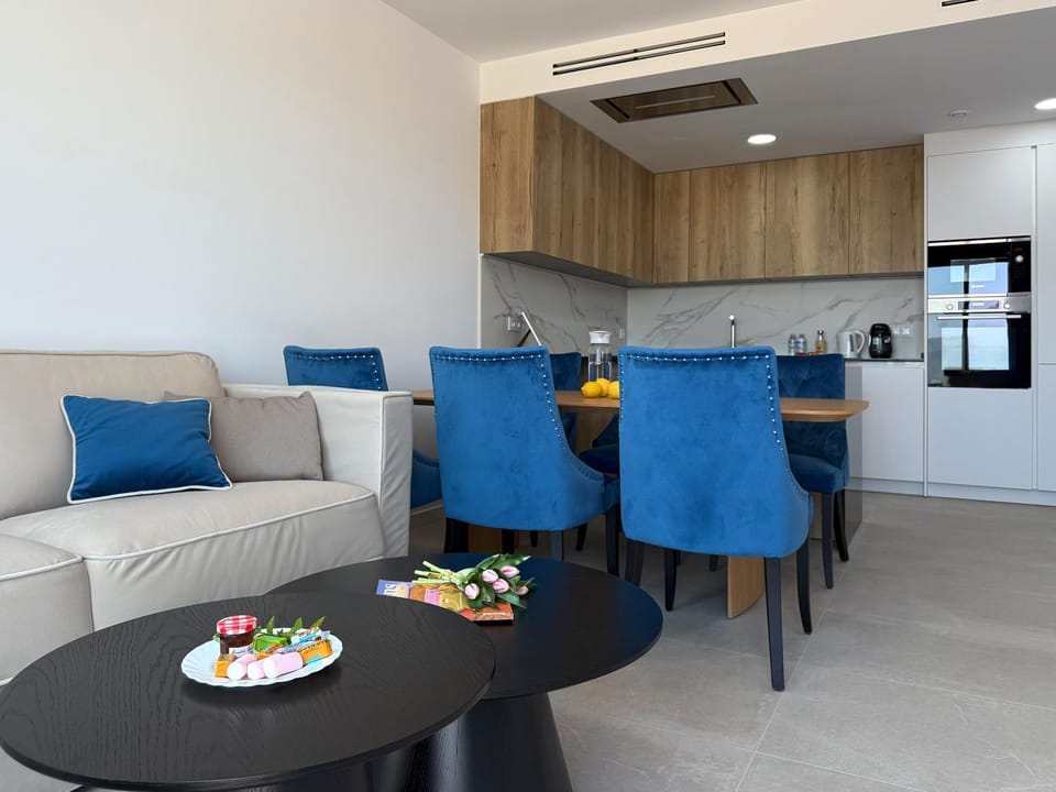 Kitchen or kitchenette, Living room, Dining area