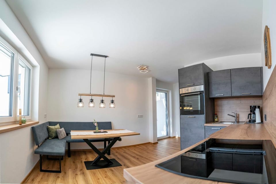 Kitchen or kitchenette, Living room, Seating area, Dining area, stove