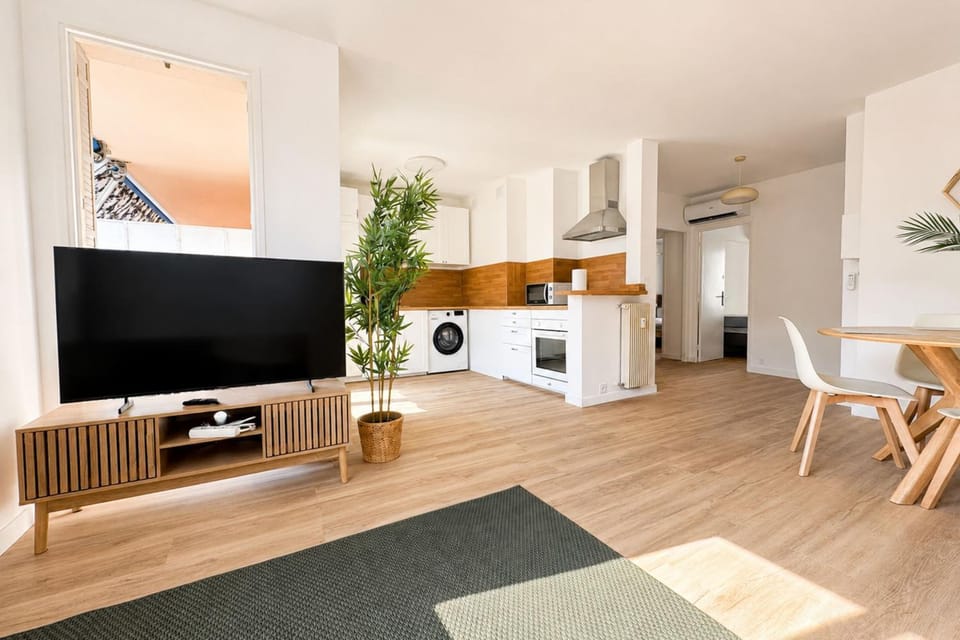 Apartment with a terrace in Cannes Apartment in Cannes
