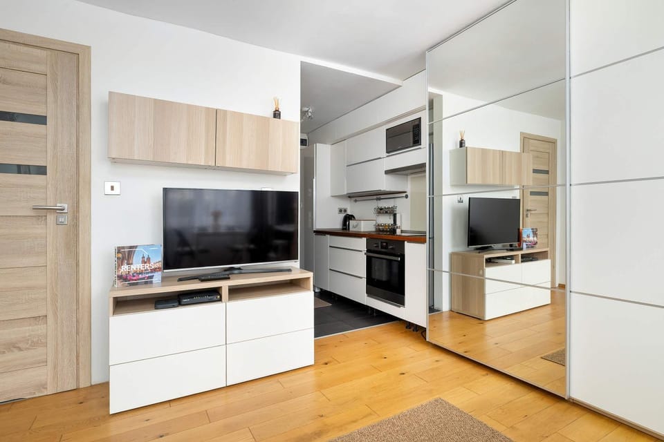 TV and multimedia, Kitchen or kitchenette, Evening entertainment, stove, wardrobe