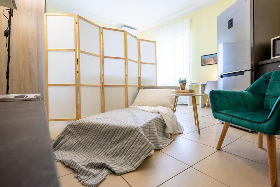 Bed, Living room, Seating area