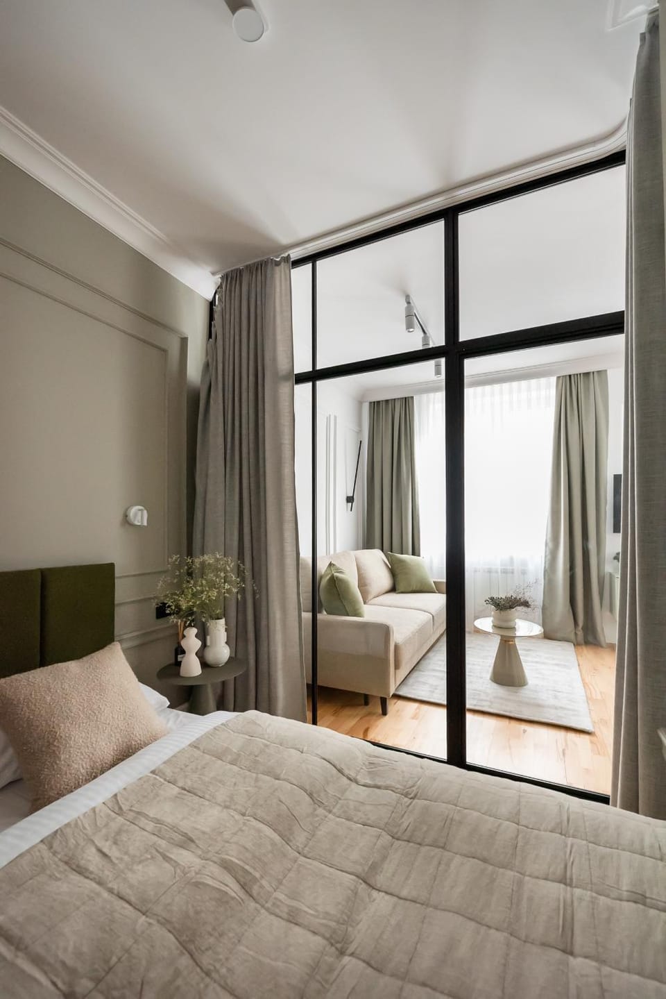 Bed, Living room, Photo of the whole room, Seating area, Bedroom
