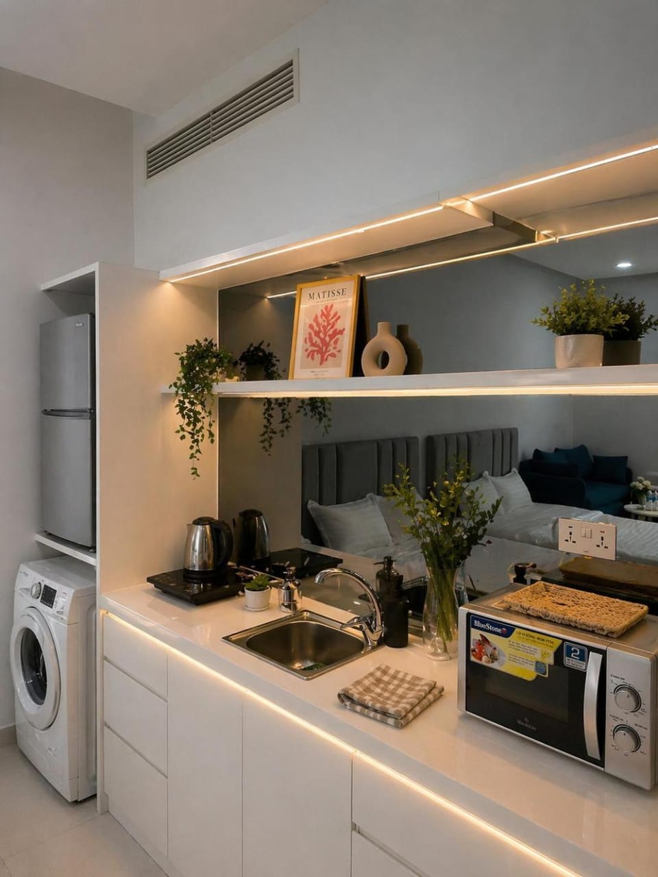 Coffee/tea facilities, Kitchen or kitchenette, microwave, oven, stove, washing machine