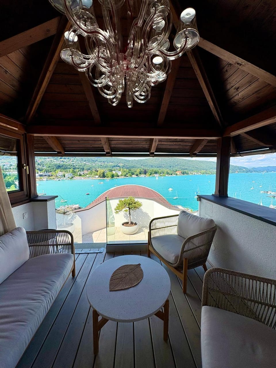 Balcony/Terrace, Balcony/Terrace, Seating area, Lake view