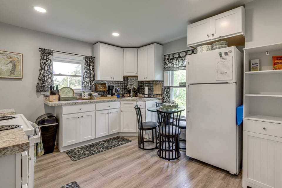 New London Duplex 2 Mi to Beach & Boardwalk Apartment in New London