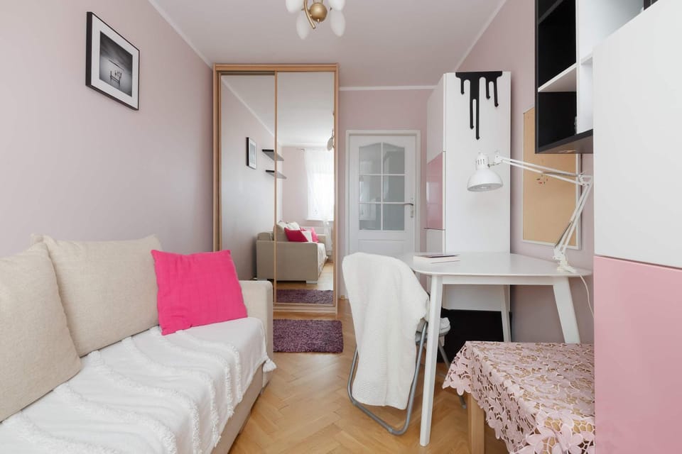 Photo of the whole room, Seating area, wardrobe