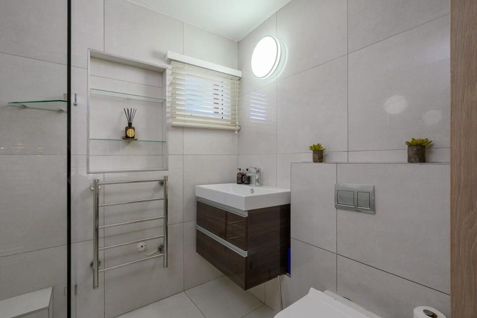 Shower, Bathroom, towels
