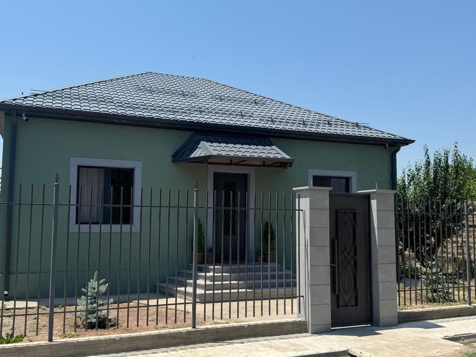 Property building, Day