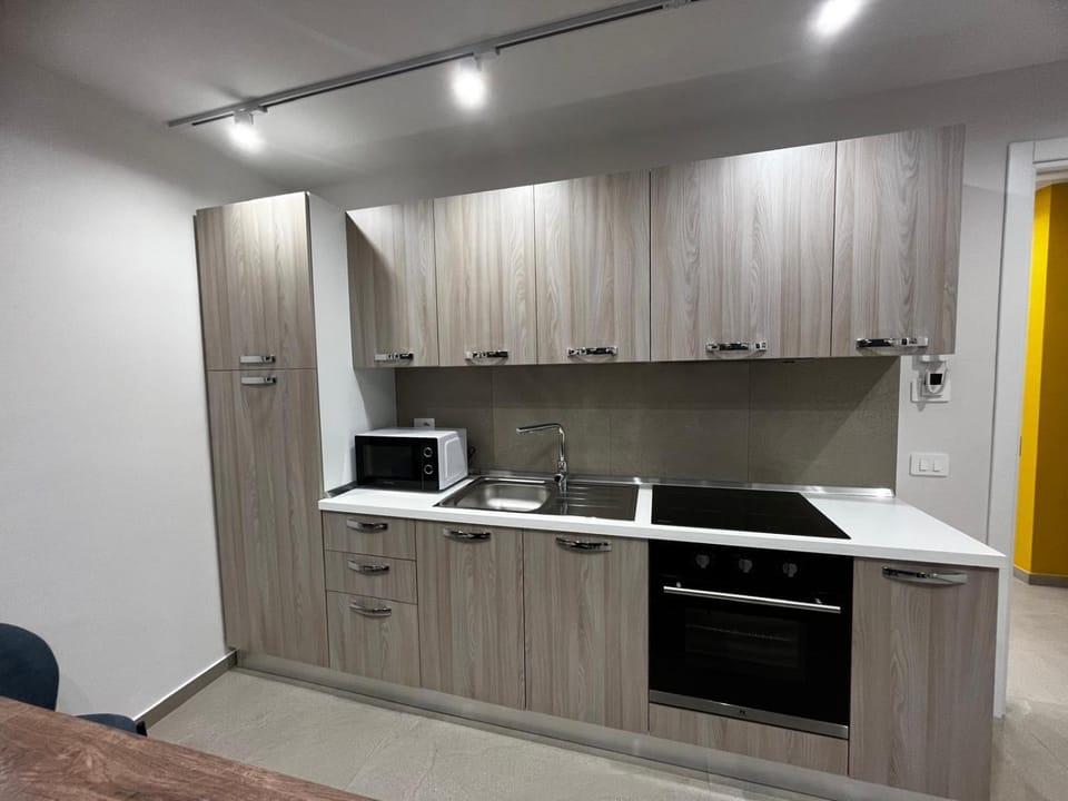 Kitchen or kitchenette, oven, pet friendly, stove
