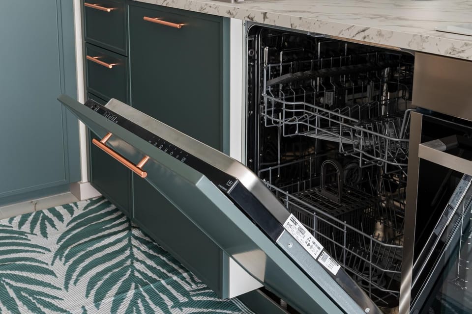 Kitchen or kitchenette, dishwasher