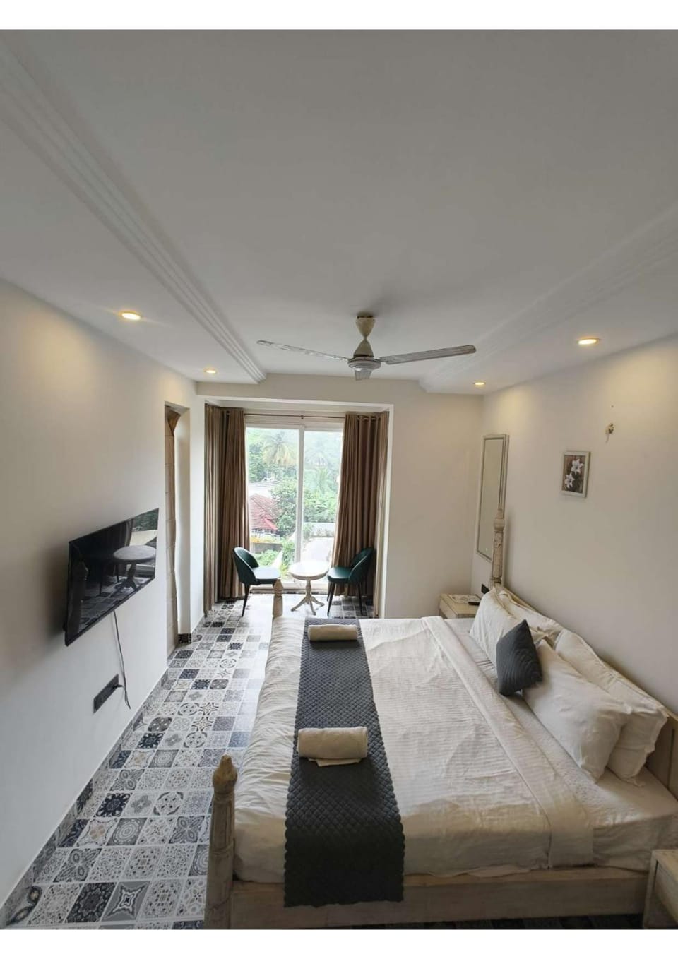 TV and multimedia, Photo of the whole room, Bedroom