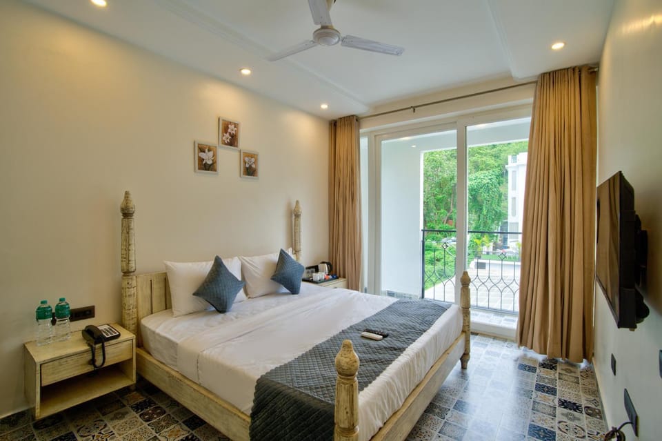 Communal lounge/ TV room, Bed, TV and multimedia, Bedroom