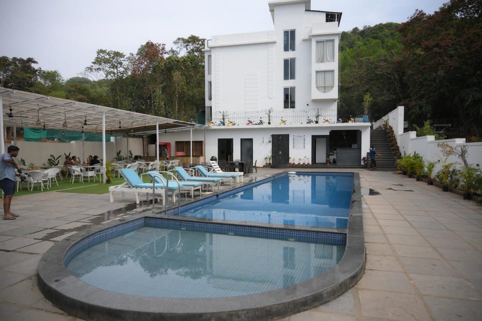 Balcony/Terrace, Lounge or bar, Swimming pool