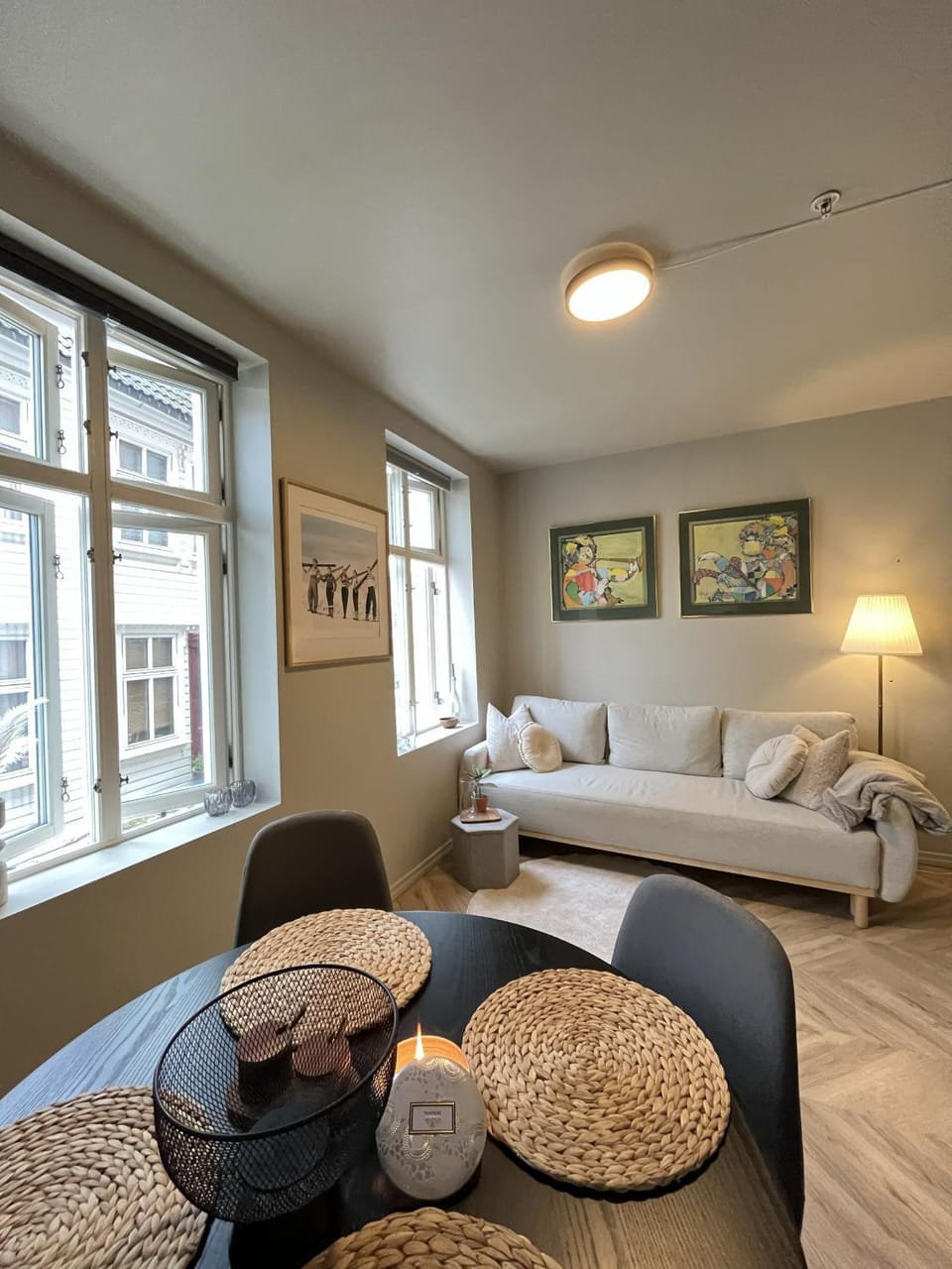 Bed, Living room, Seating area