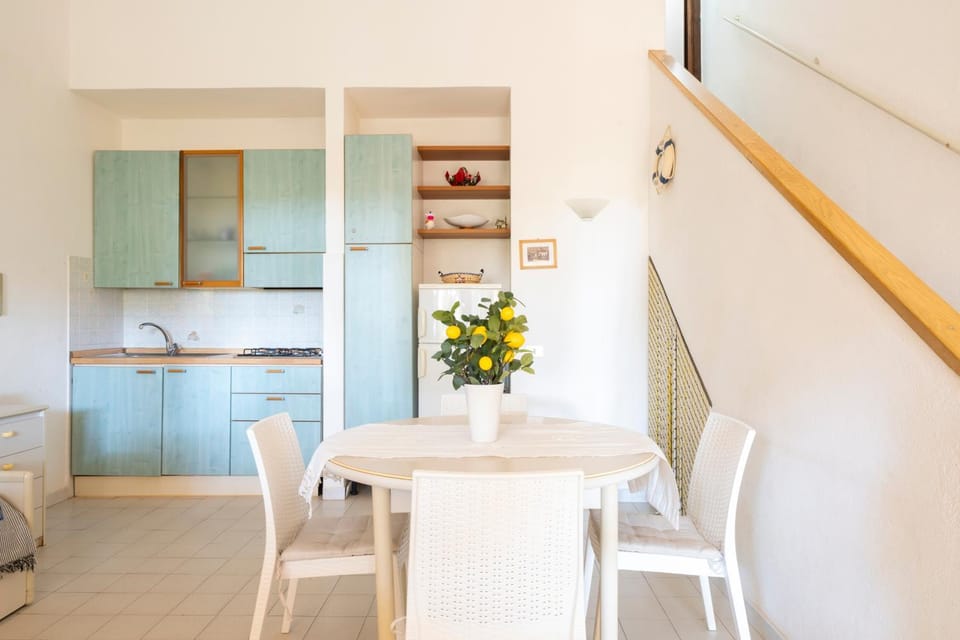 Dining area, kitchen