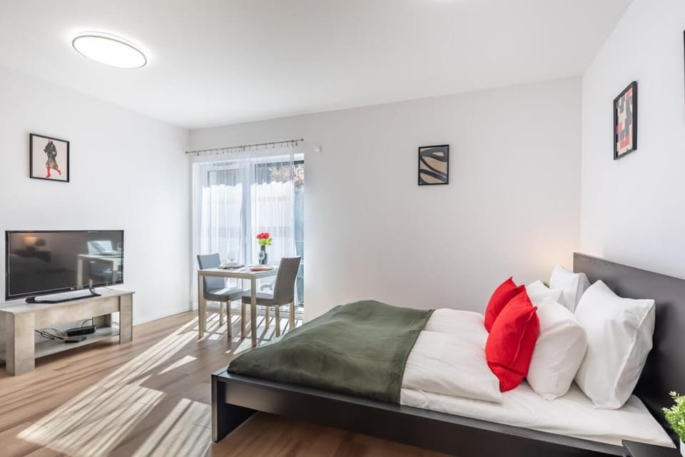 Rooftop Access - Balcony - Central Apartment in Budapest
