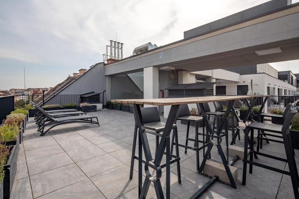 Rooftop Access - Balcony - Central Apartment in Budapest