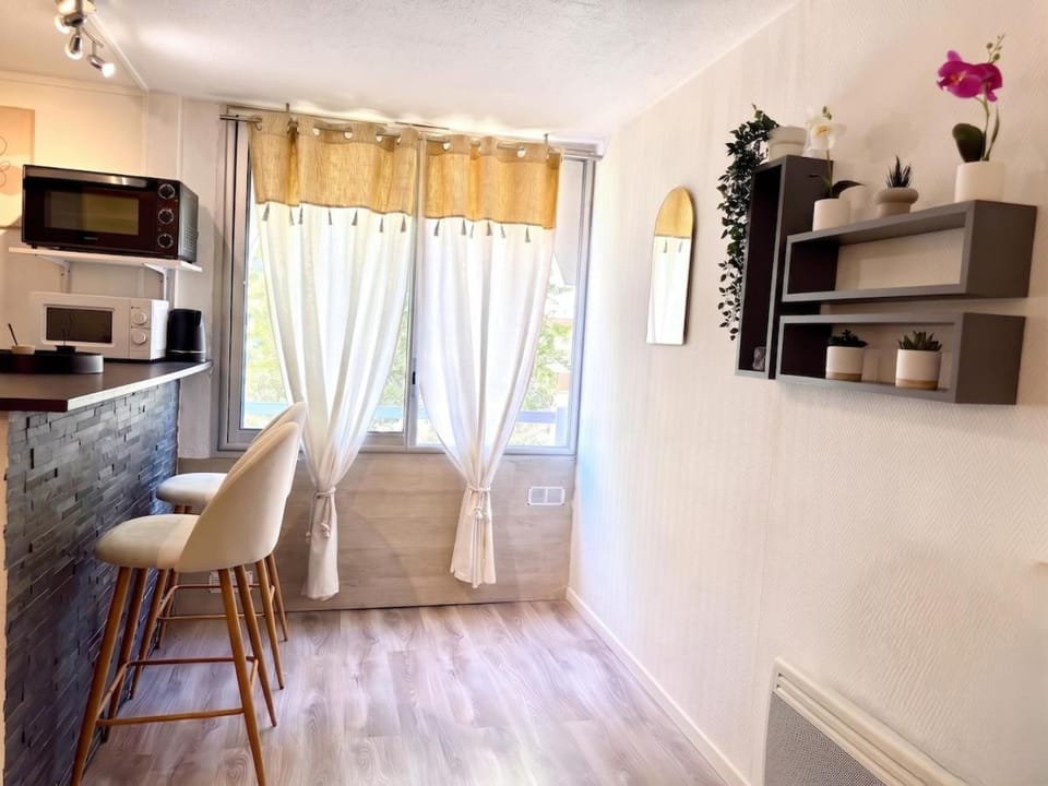 T2 Ponant Parking Pond 1 min away Beach 13 min walk away Apartment in La Grande-Motte