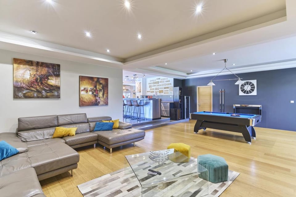 Billiard, Living room