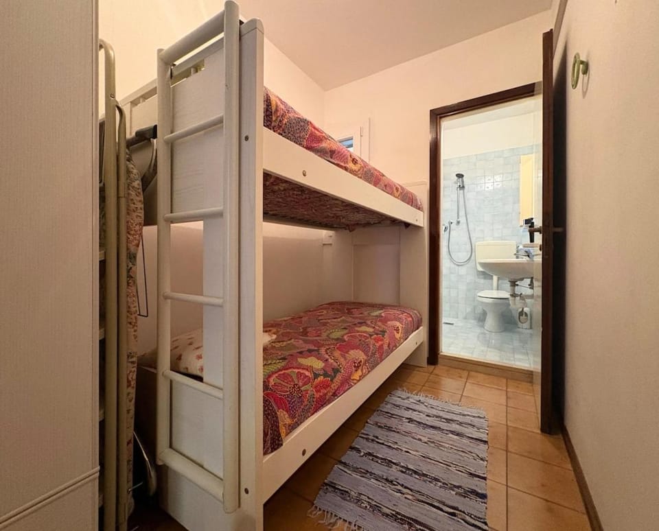 Bed, bunk bed
