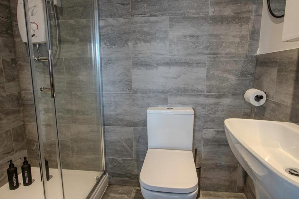 #174 Bright Flat - Chaplin House - Sleep 3 to 6 Apartment in Warrington