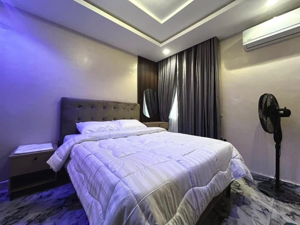 Bedroom, air conditioner