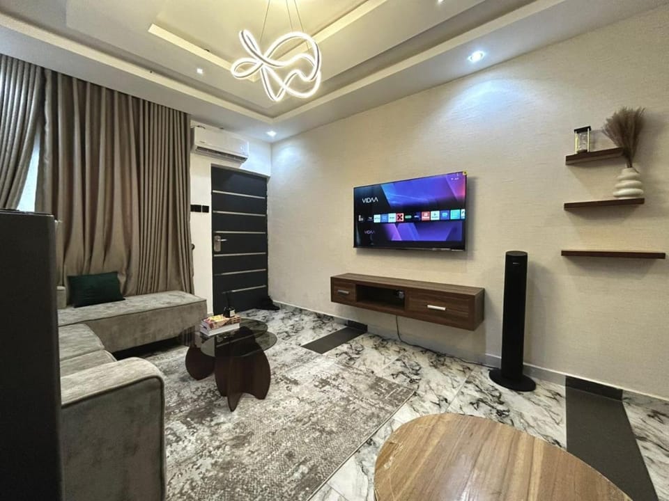Living room, Seating area, Dining area, internet