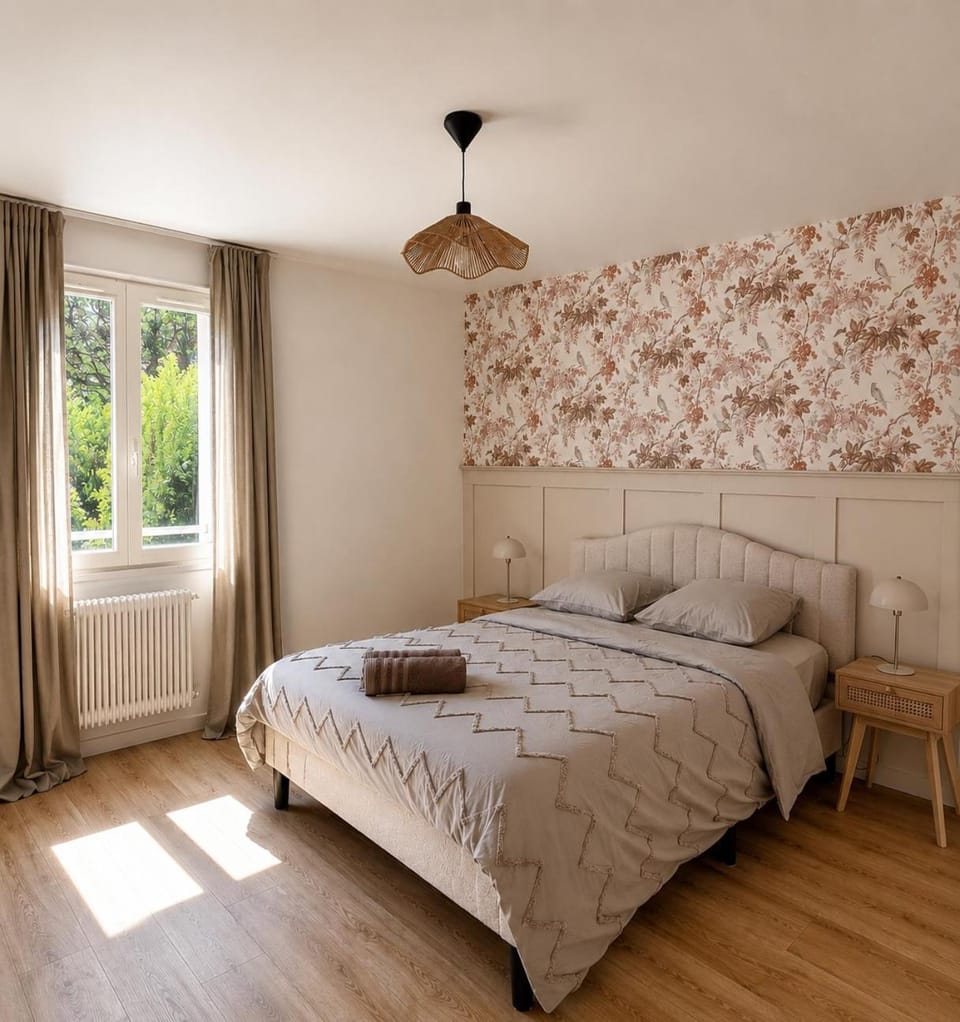 TV and multimedia, Bedroom, Garden view