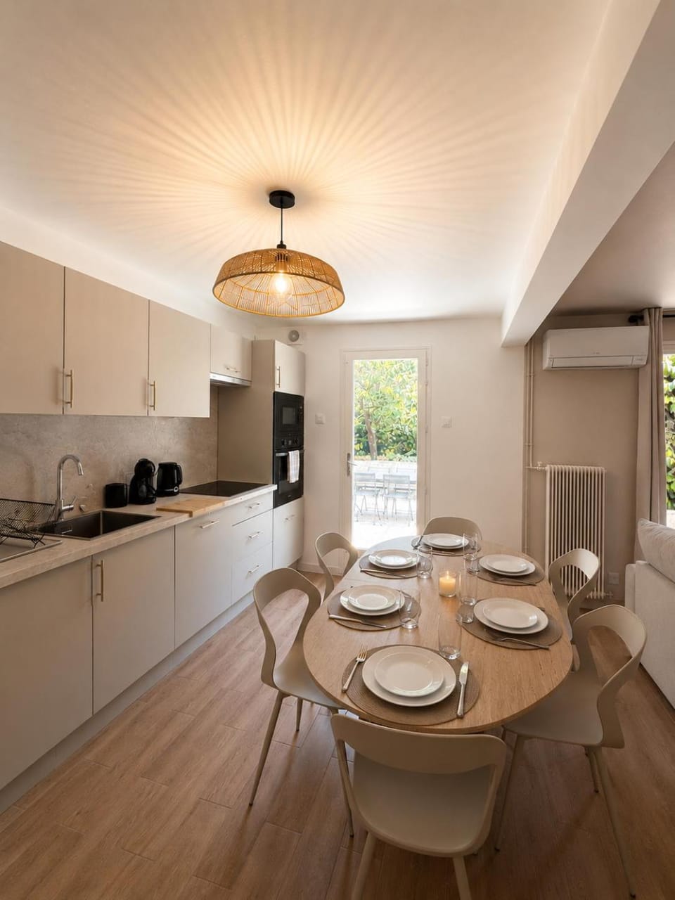 Coffee/tea facilities, dishwasher, microwave, oven, toaster, washing machine, kitchen