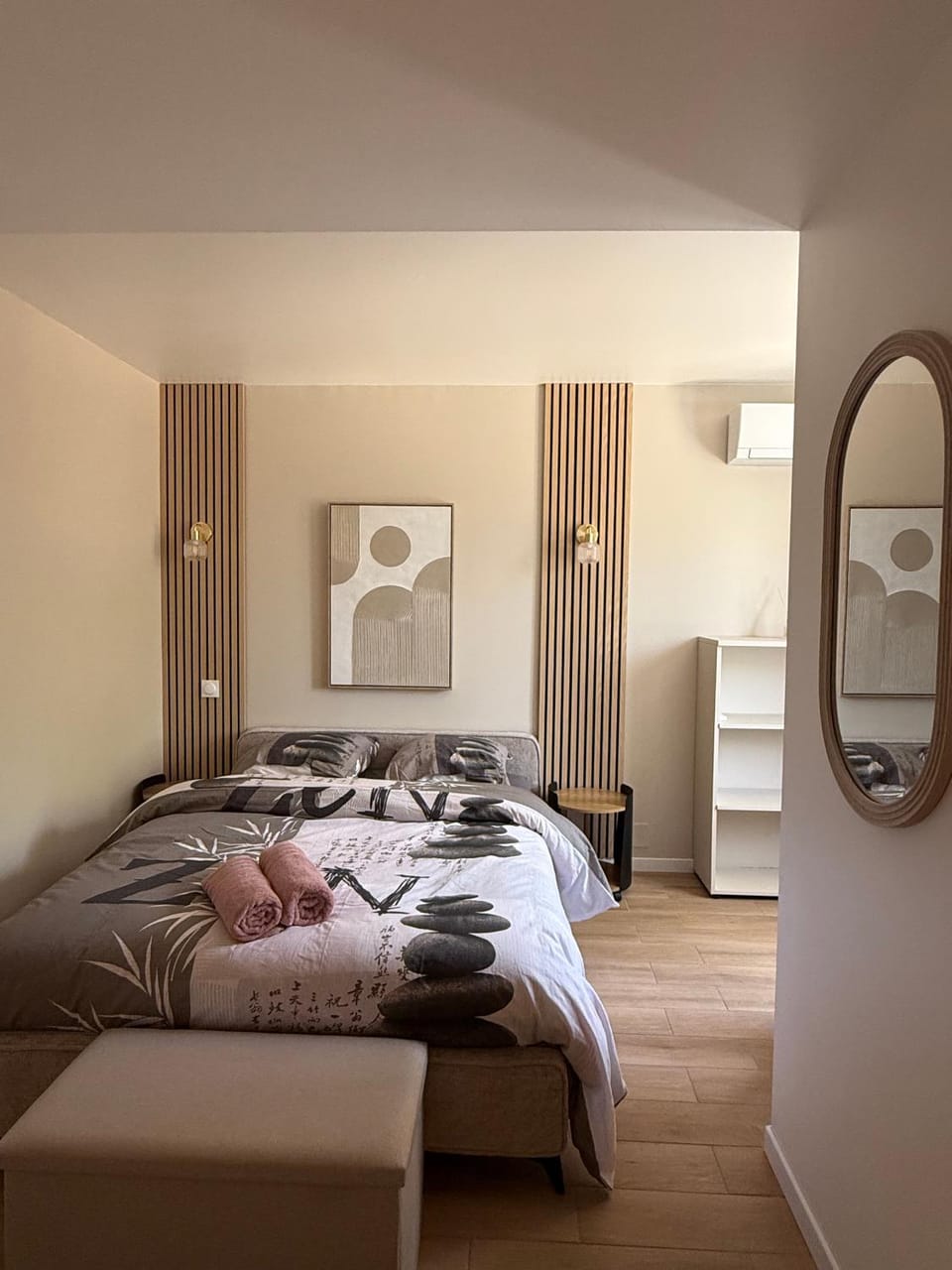 Bathroom, Bedroom, Garden view