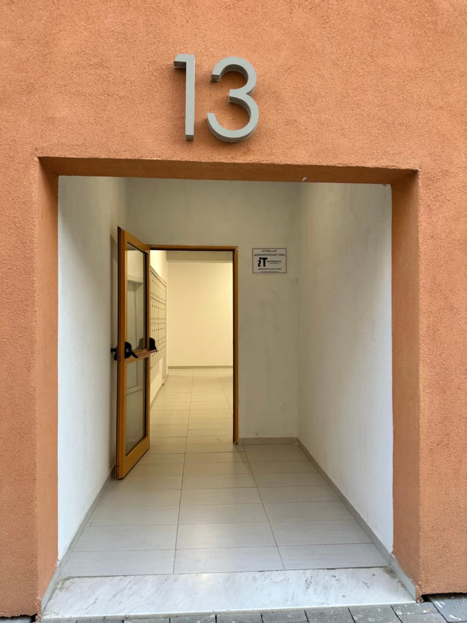 Facade/entrance