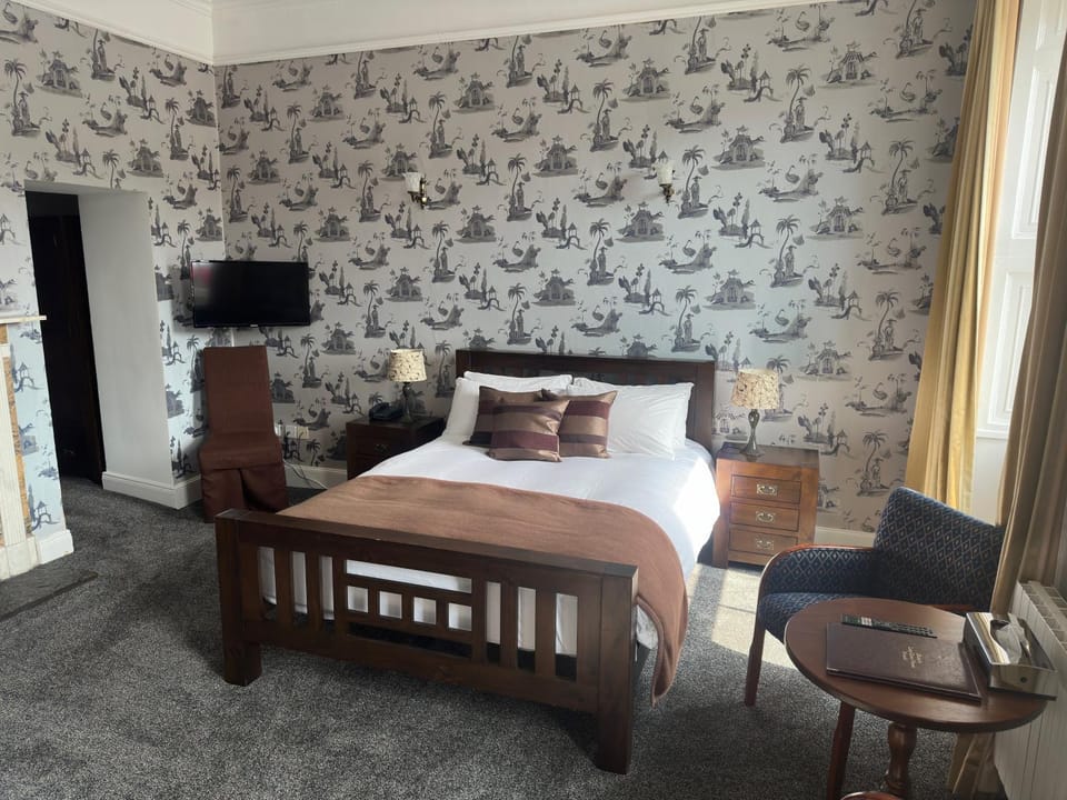 Shower, Bed, Photo of the whole room, Street view, Bath