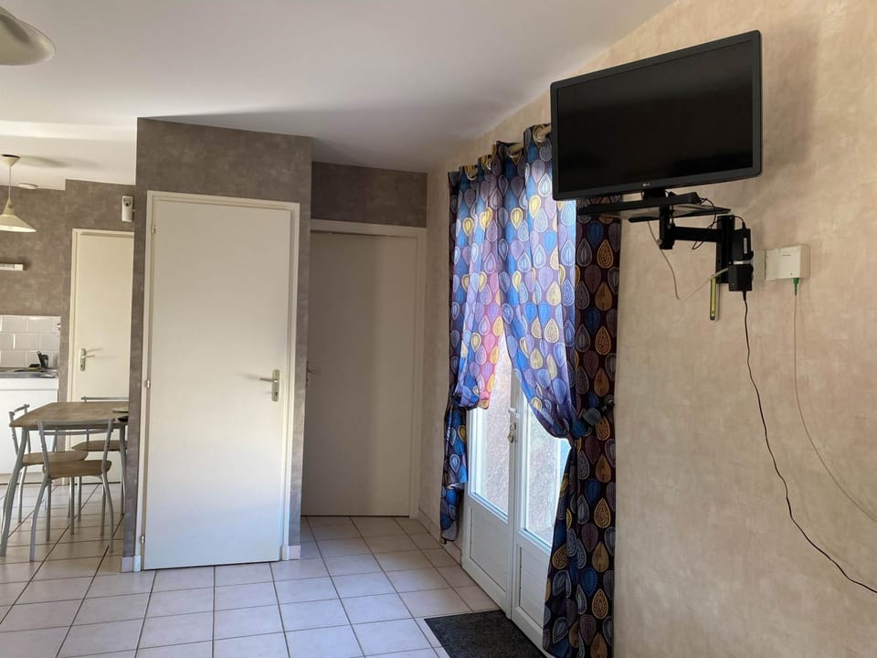 TV and multimedia, Kitchen or kitchenette