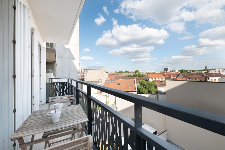 View (from property/room), Balcony/Terrace, City view