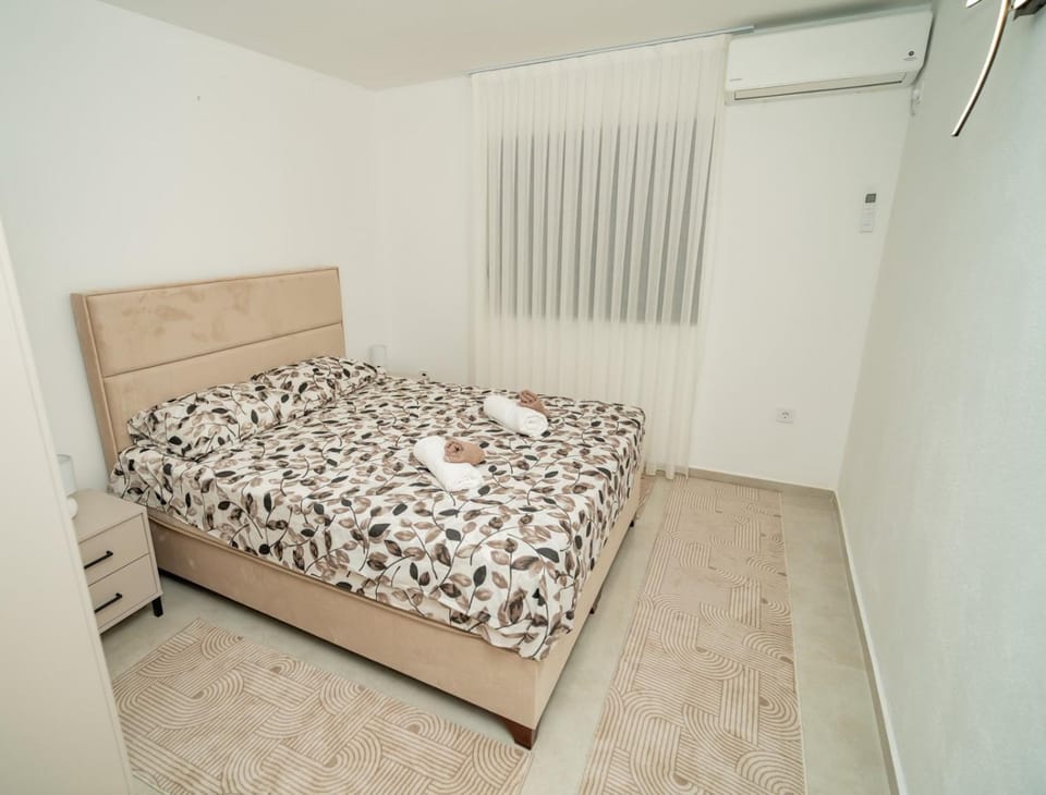 Bed, Photo of the whole room, Bedroom, towels, air conditioner