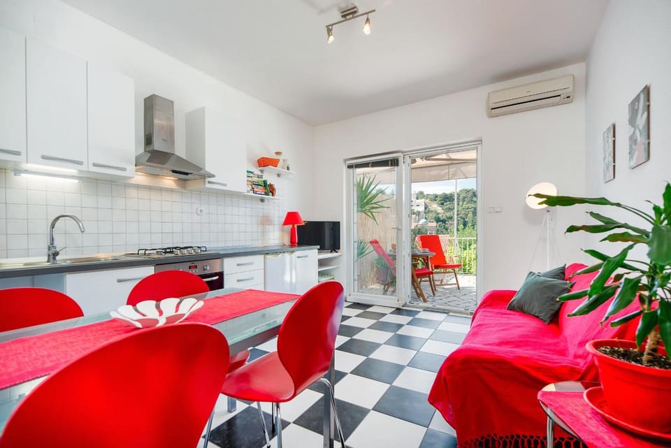 Kitchen or kitchenette, Living room