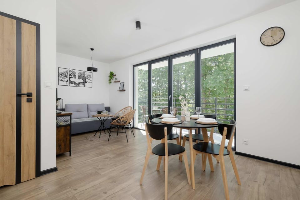 Kitchen or kitchenette, Living room, Seating area, Dining area