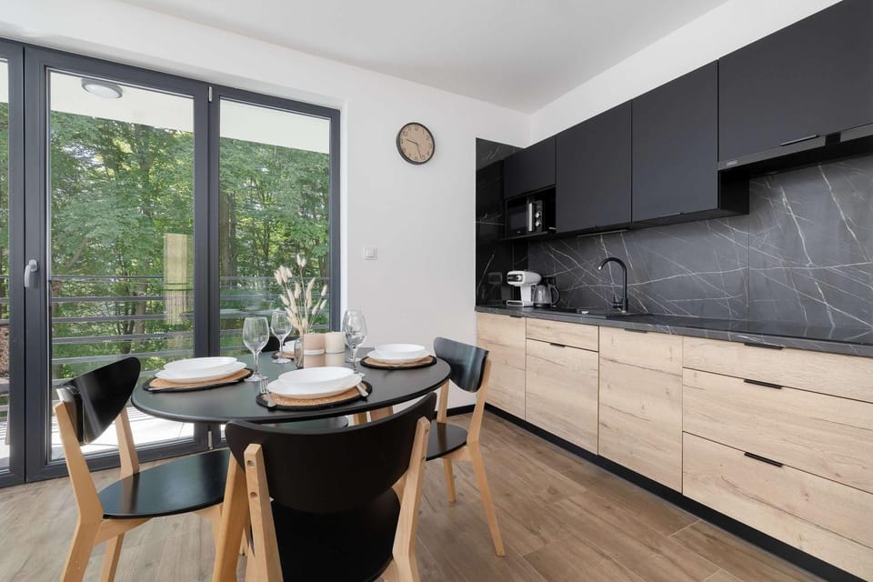 Kitchen or kitchenette, Dining area, stove