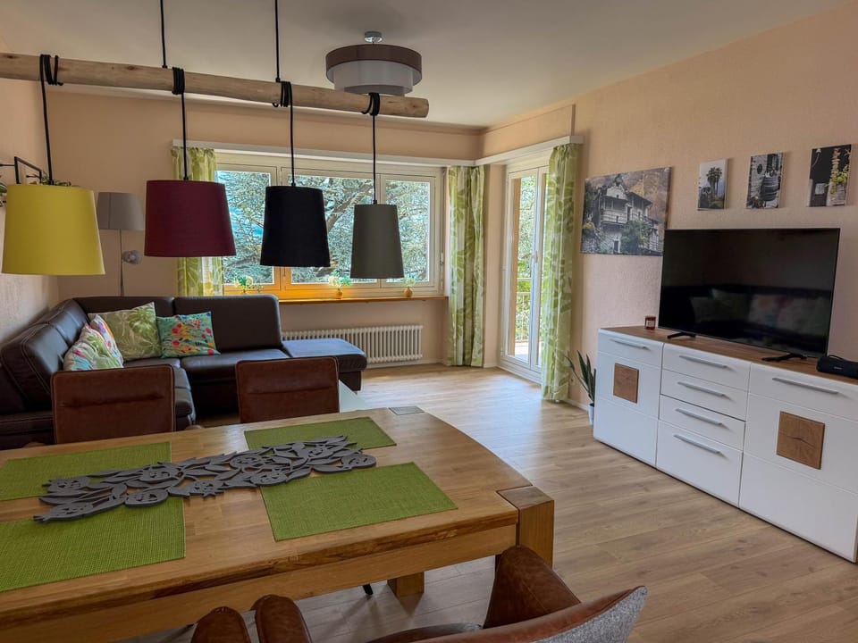 Moderne Ferienwohnung mit Seeblick, Pool & Balkon Apartment in Locarno