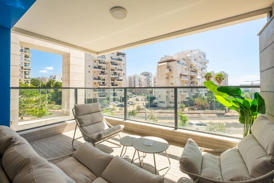 Property building, View (from property/room), Balcony/Terrace