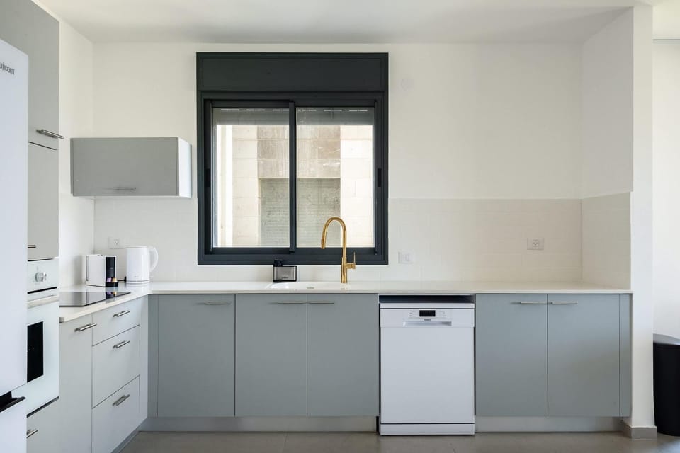 Kitchen or kitchenette, oven