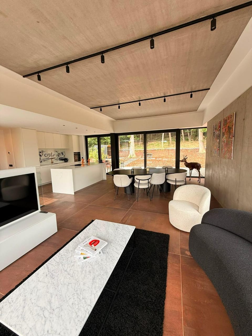 Communal lounge/ TV room, TV and multimedia, Living room, Seating area, Dining area