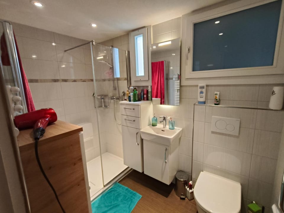 Grosses Doppelzimmer in Privathaus Country House in St. Gallen, Switzerland