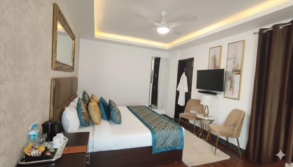 Communal lounge/ TV room, Bed, TV and multimedia, Living room, Photo of the whole room, Seating area, Evening entertainment, Bedroom, fireplace