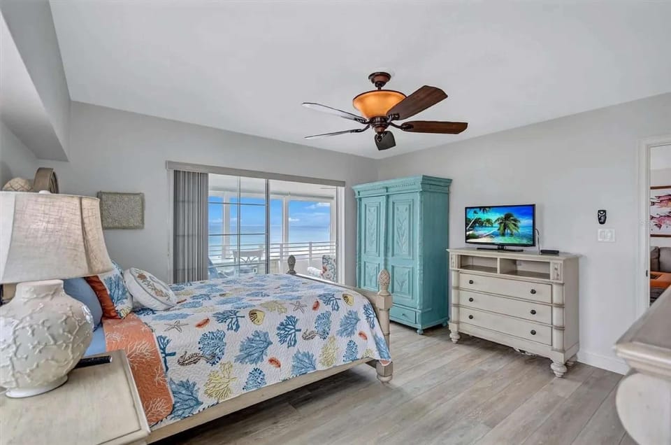 Siesta Key Beachfront Retreat with Gulf Views Apartment in Siesta Beach