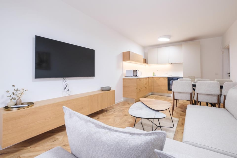 TV and multimedia, Kitchen or kitchenette, Living room, Seating area, Dining area