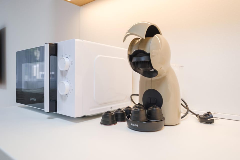 Coffee/tea facilities, Kitchen or kitchenette, microwave, kitchen