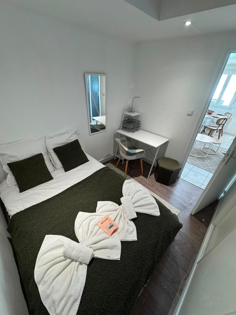 Photo of the whole room, Bedroom