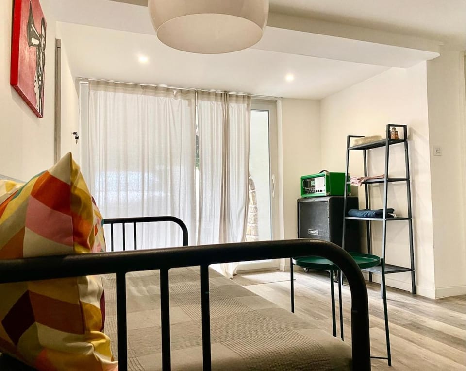 Espace aménagé dans une maison Apartment in Marseille