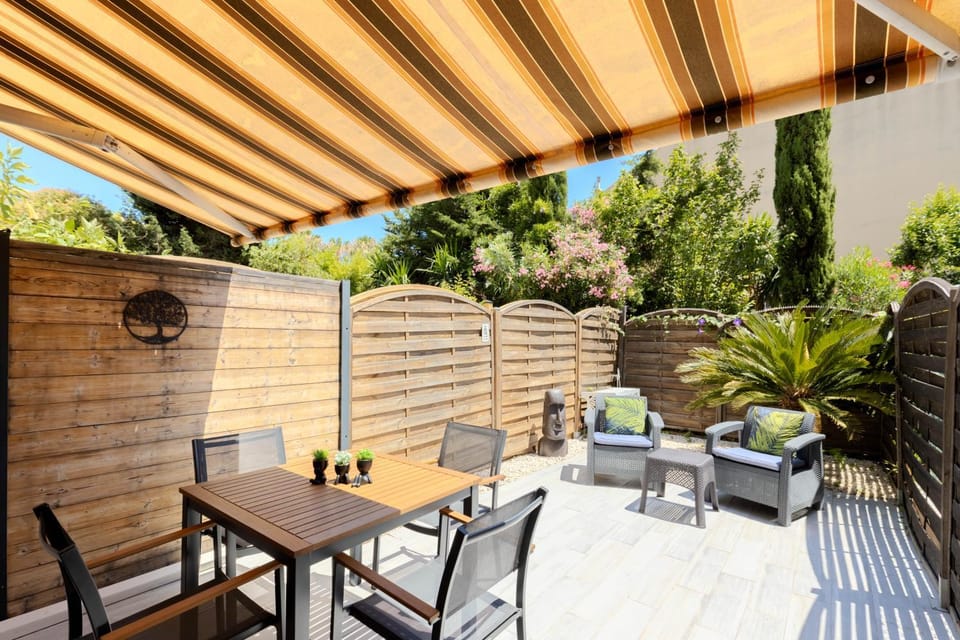 Patio, Balcony/Terrace, Dining area, Garden view